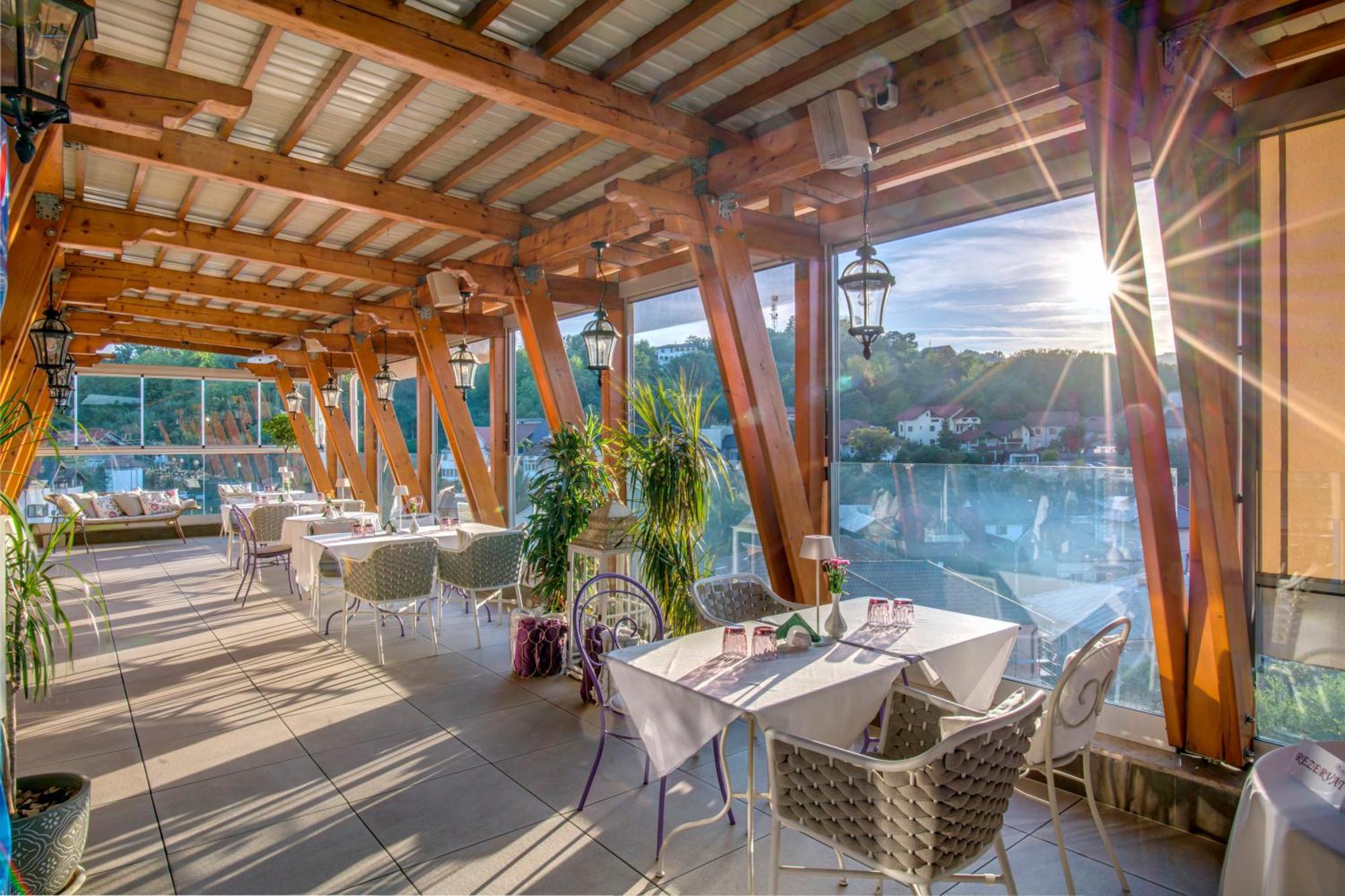 מלון Simfonia Boutique 4*